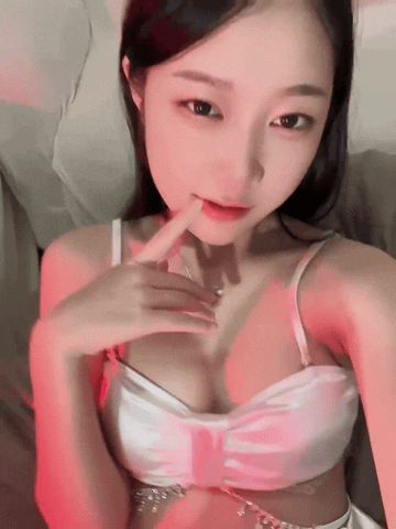 抖音百万粉丝女神保护好溪溪 400元露脸私拍福利[61v/1.77G]-2.gif