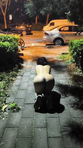 [三次元视频]喜欢人前露出的人妻，刺激与好玩成正比，SPA馆扭屁股真风骚～[UC下载不限速]-3.gif
