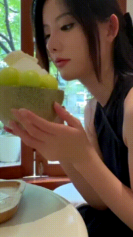 [阿朱]做爱流出视频 3p做爱 酒吧深喉 1V 1.5G-5.gif